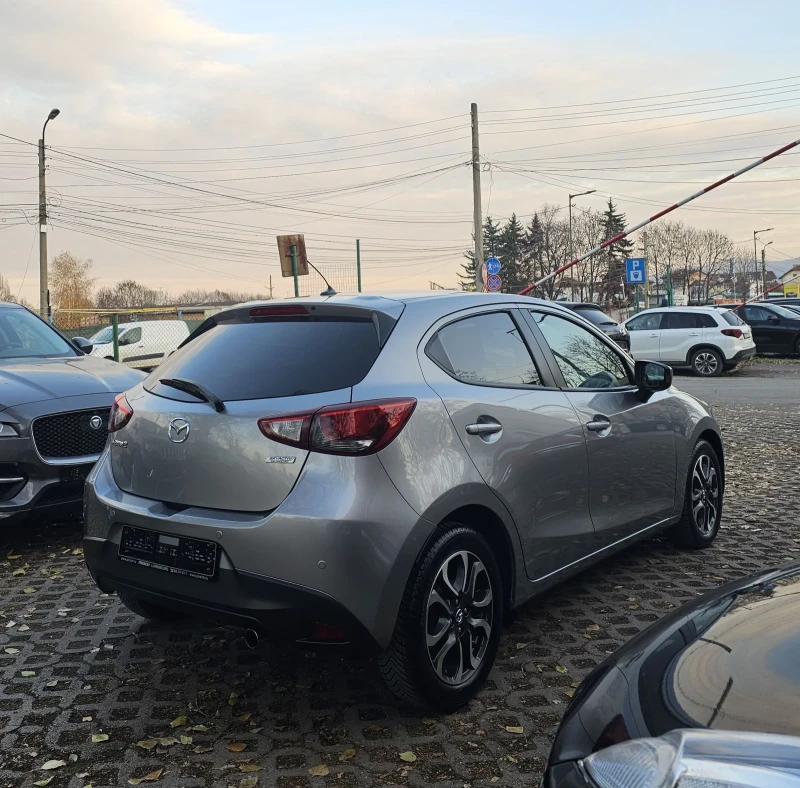 Mazda 2 1.5 Автоматик Exclusive-Line Skyactiv Technology, снимка 4 - Автомобили и джипове - 48154220