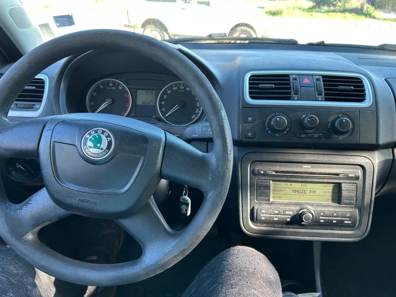 Skoda Fabia, снимка 3 - Автомобили и джипове - 52255650