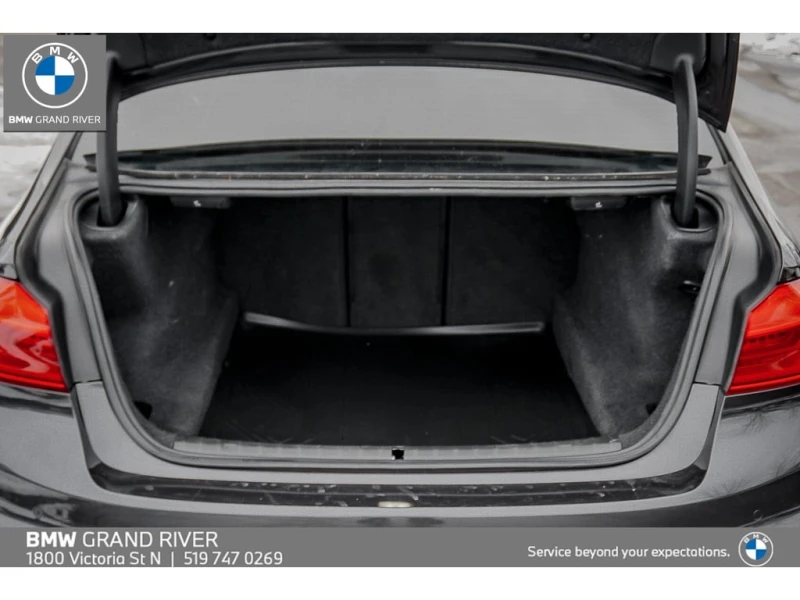 BMW 550 * M550 | SUNROOF | LEATHER | BLIND SPOT | NAV * CA, снимка 12 - Автомобили и джипове - 52959484