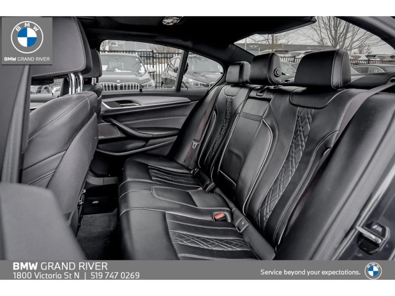 BMW 550 * M550 | SUNROOF | LEATHER | BLIND SPOT | NAV * CA, снимка 15 - Автомобили и джипове - 52959484