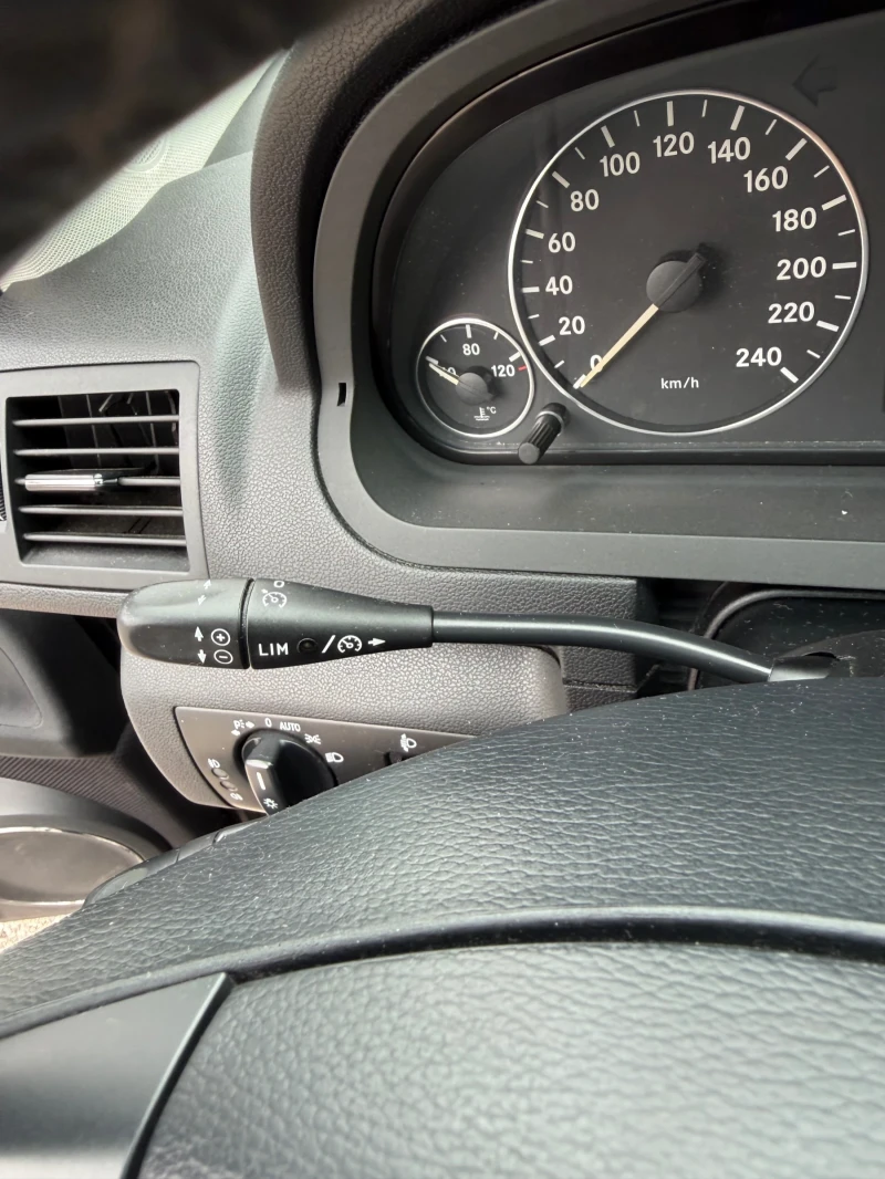 Mercedes-Benz A 180 Elegance, снимка 15 - Автомобили и джипове - 53477036