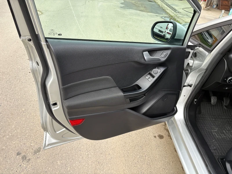 Ford Fiesta 1.1i TREND 121 000км* , снимка 6 - Автомобили и джипове - 53597585