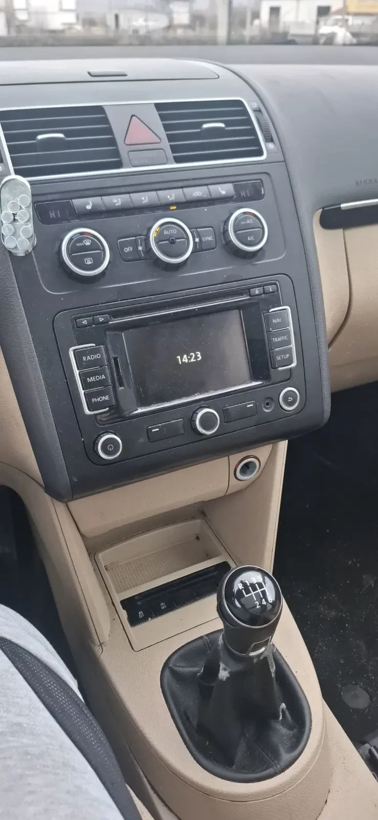 VW Touran, снимка 11 - Автомобили и джипове - 53226014