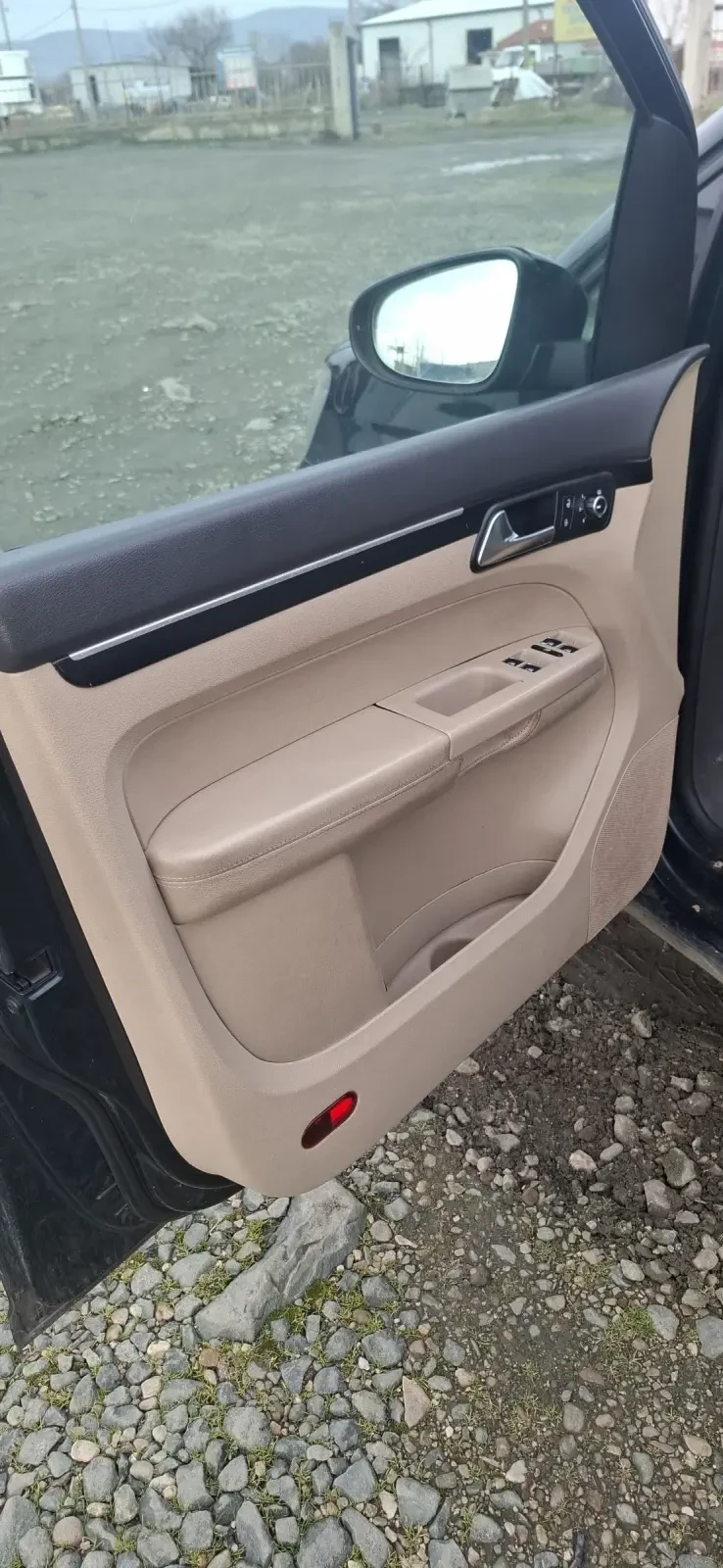 VW Touran, снимка 6 - Автомобили и джипове - 53226014