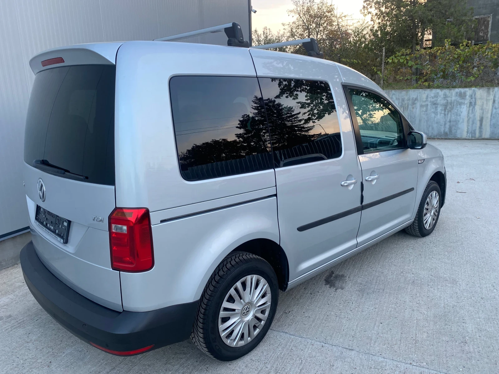 VW Caddy 2.0TDI DSG 6+ 1 - изображение 4