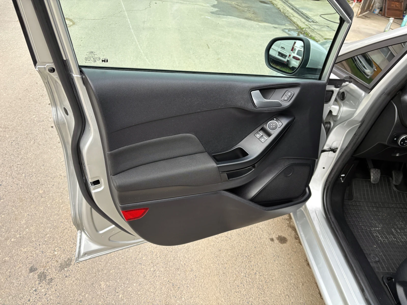 Ford Fiesta 1.1i TREND 121 000км*  - изображение 6