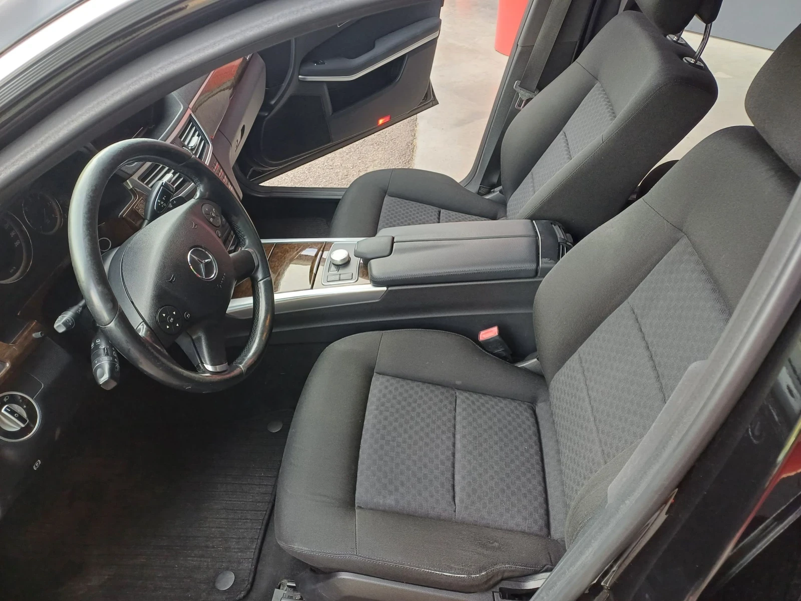 Mercedes-Benz E 220 W212, снимка 8 - Автомобили и джипове - 55003803