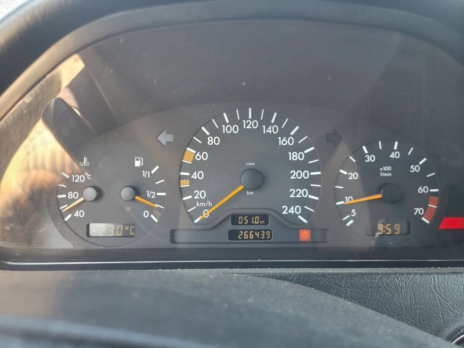 Mercedes-Benz C 180, снимка 4 - Автомобили и джипове - 55161827