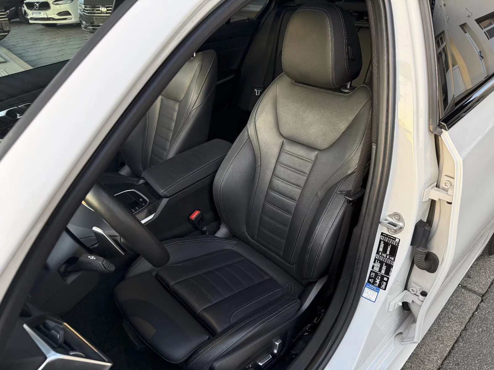BMW 330 d/xDRIVE/190HP/M PACK/PANO/HUD/CAM/FACE/650z, снимка 11 - Автомобили и джипове - 55442078