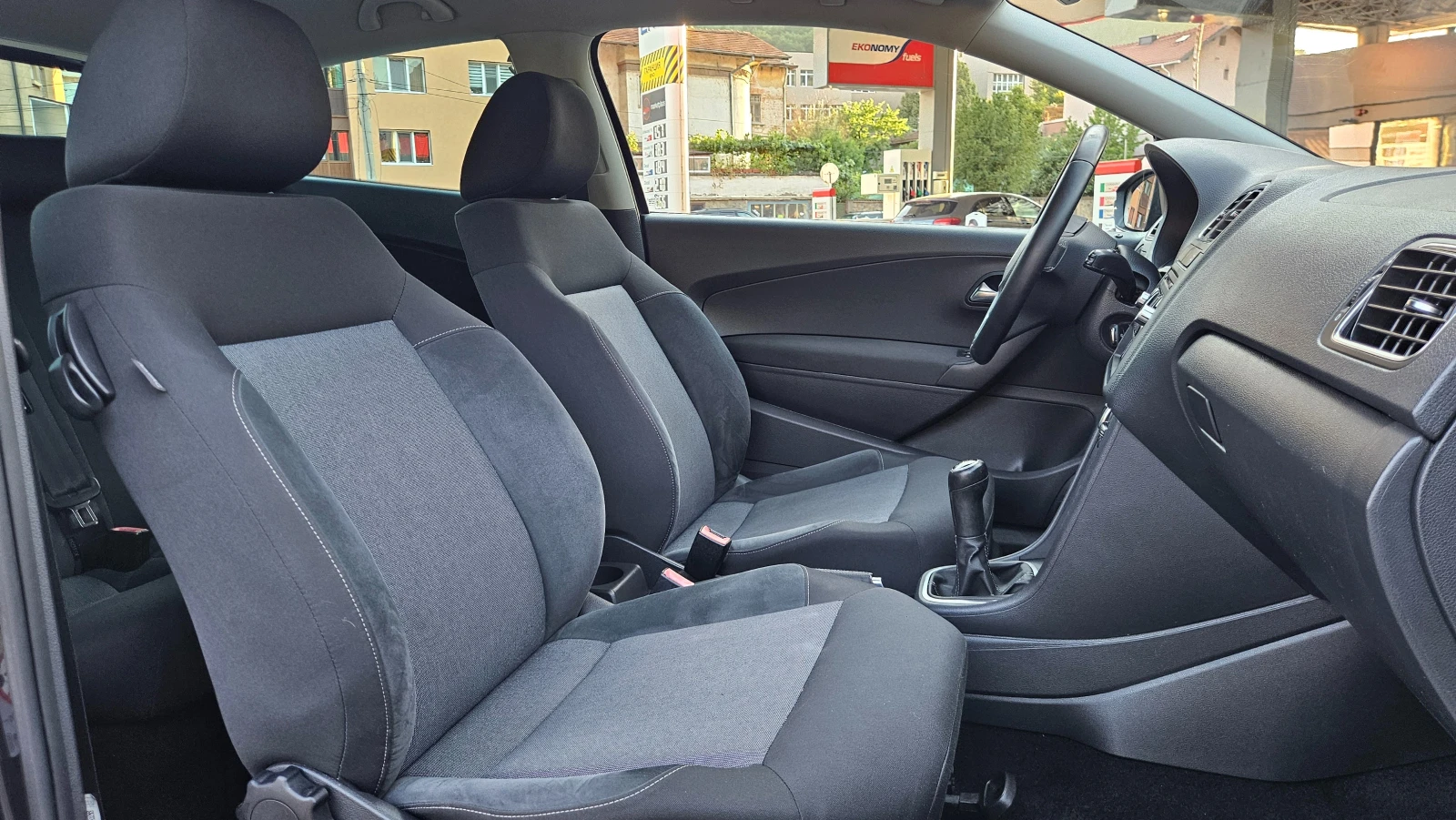 VW Polo 1.2 KLIMATRON/BENZIN/STYLE, снимка 13 - Автомобили и джипове - 55781421