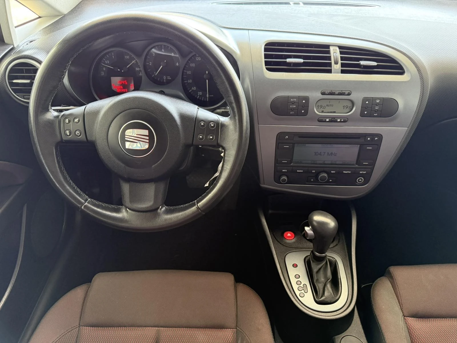Seat Leon 2.0 TDI automatic, снимка 10 - Автомобили и джипове - 56019153