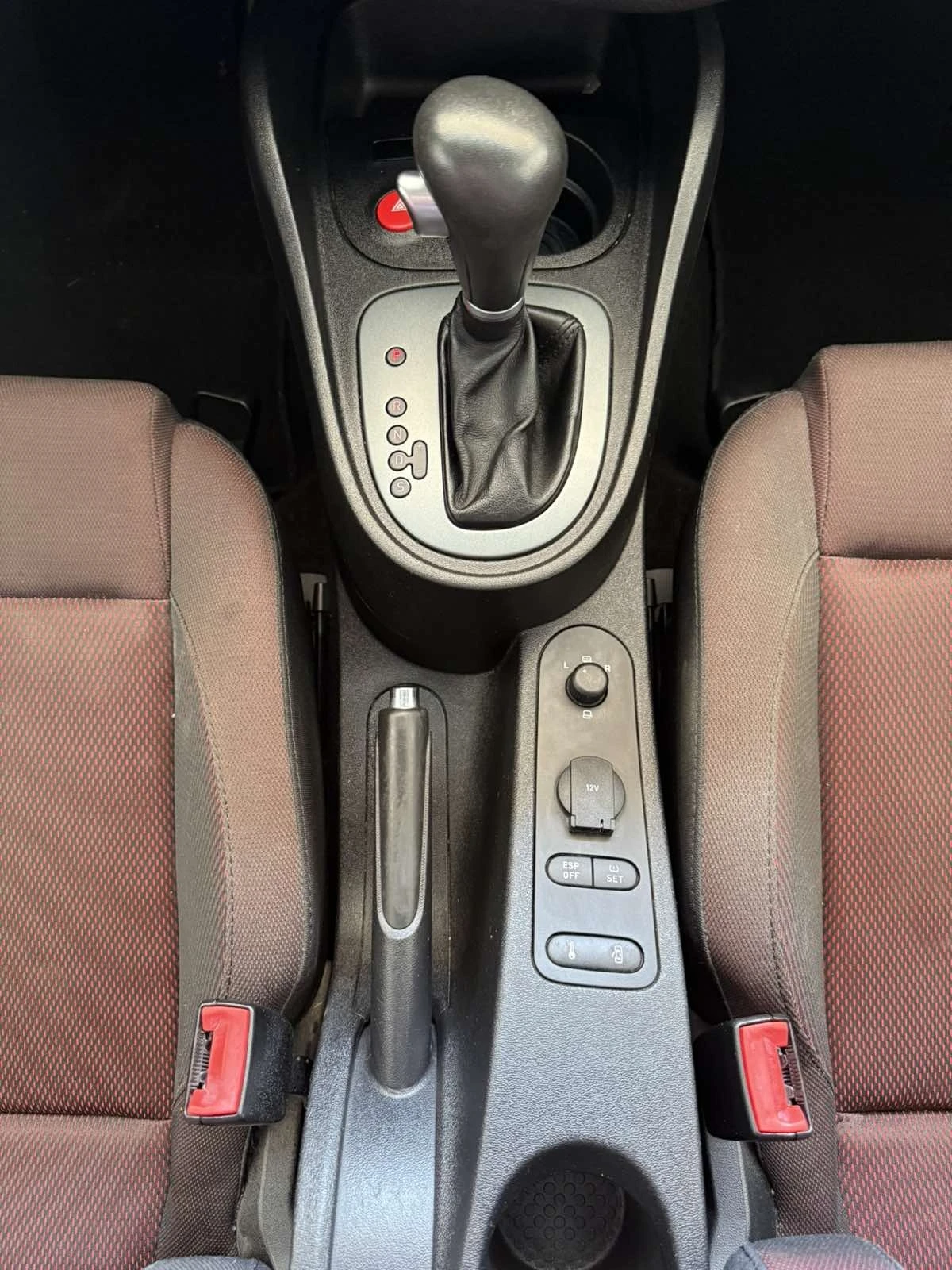 Seat Leon 2.0 TDI automatic, снимка 13 - Автомобили и джипове - 56019153