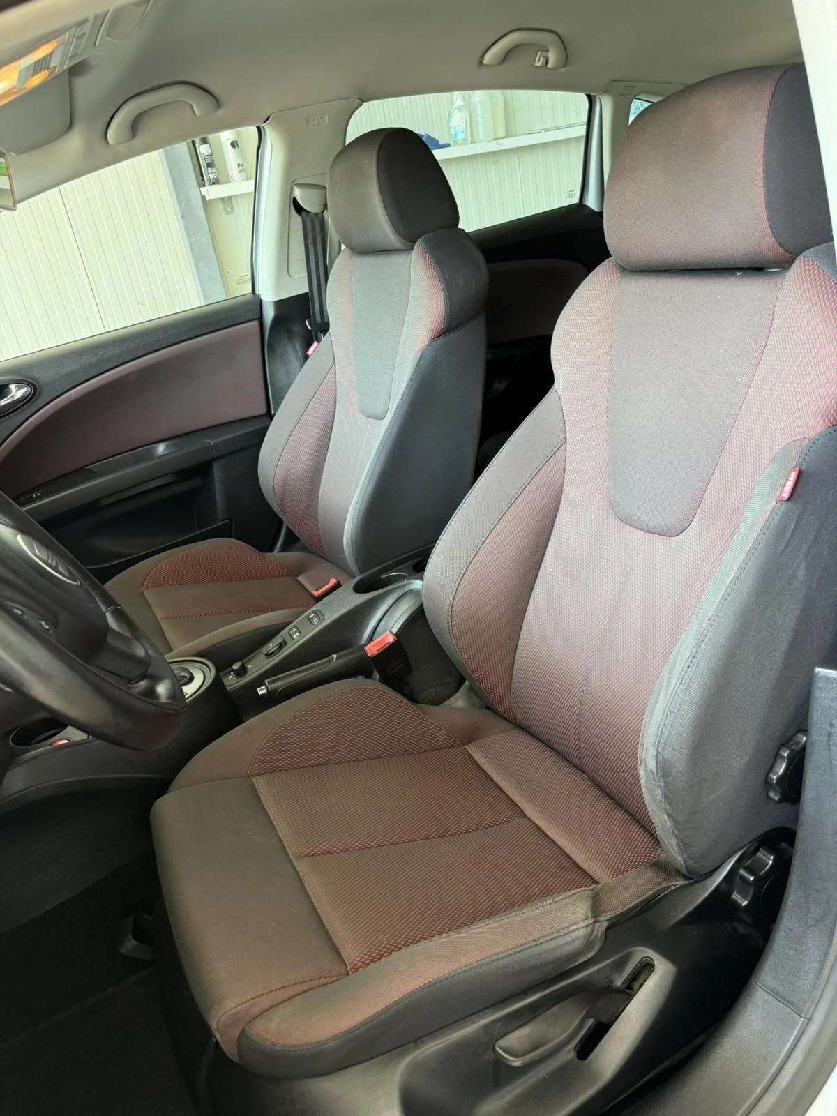 Seat Leon 2.0 TDI automatic, снимка 7 - Автомобили и джипове - 56019153