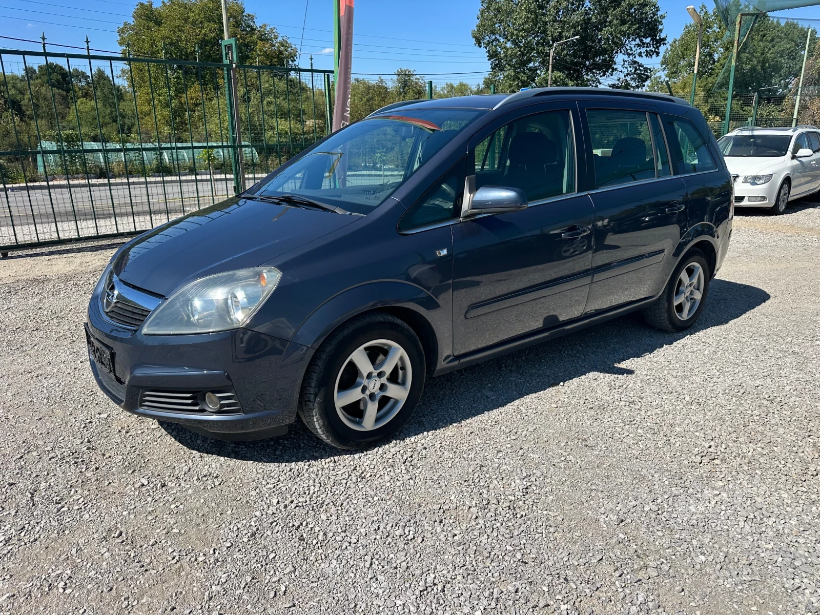 Opel Zafira 1.8 I 7 места, снимка 3 - Автомобили и джипове - 56130922