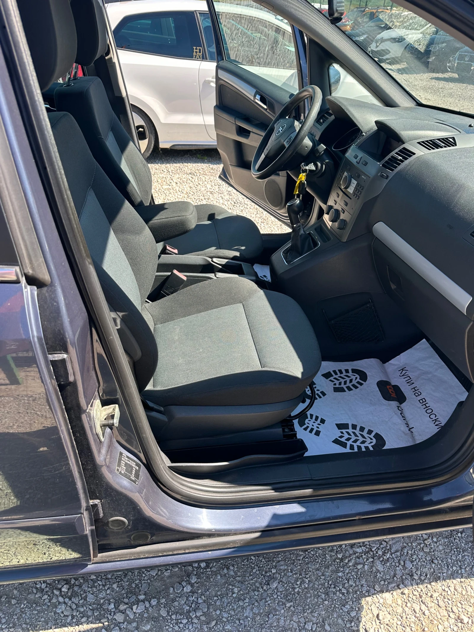 Opel Zafira 1.8 I 7 места, снимка 12 - Автомобили и джипове - 56130922