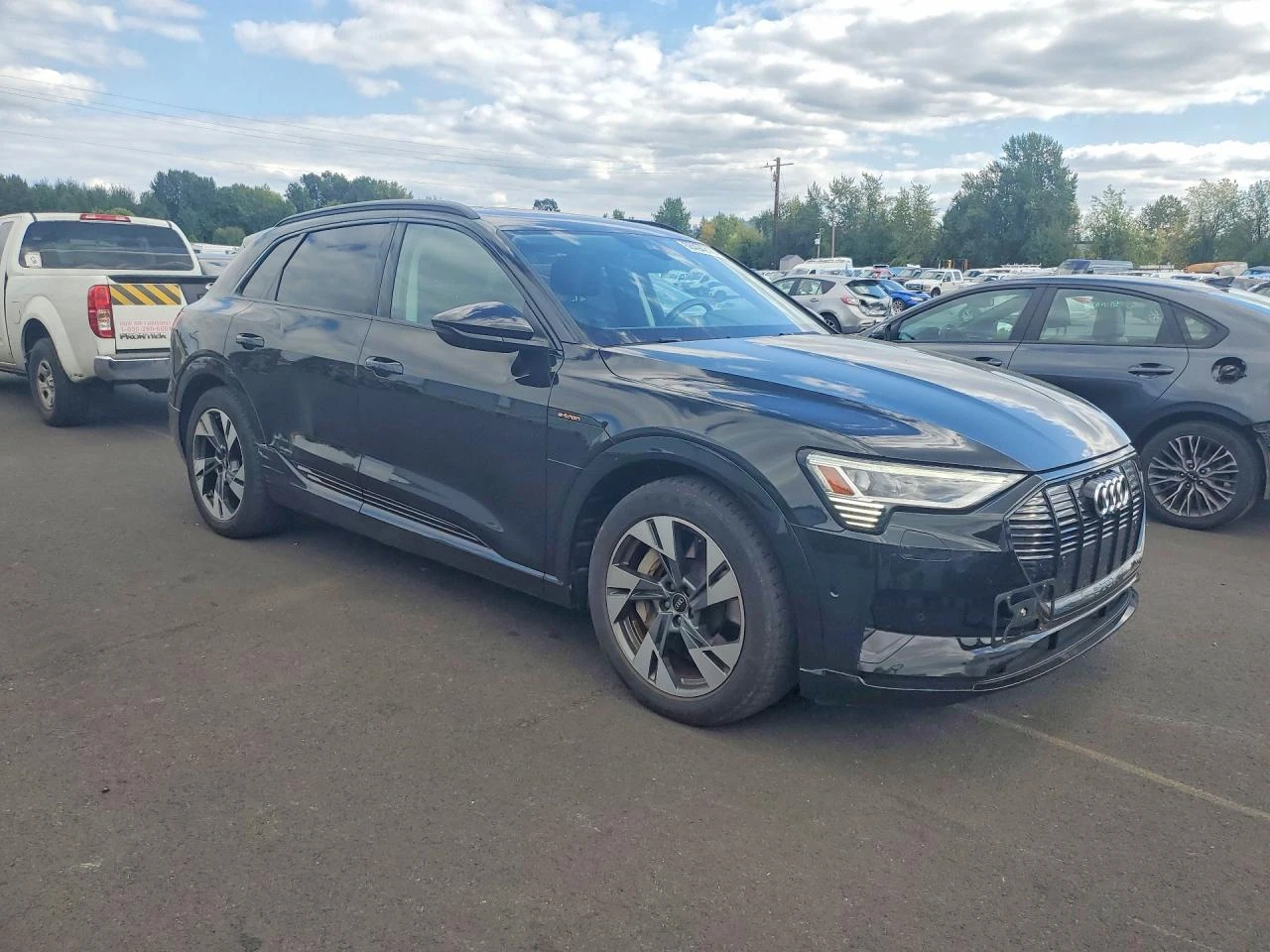 Audi E-Tron Premium, снимка 4 - Автомобили и джипове - 56364833