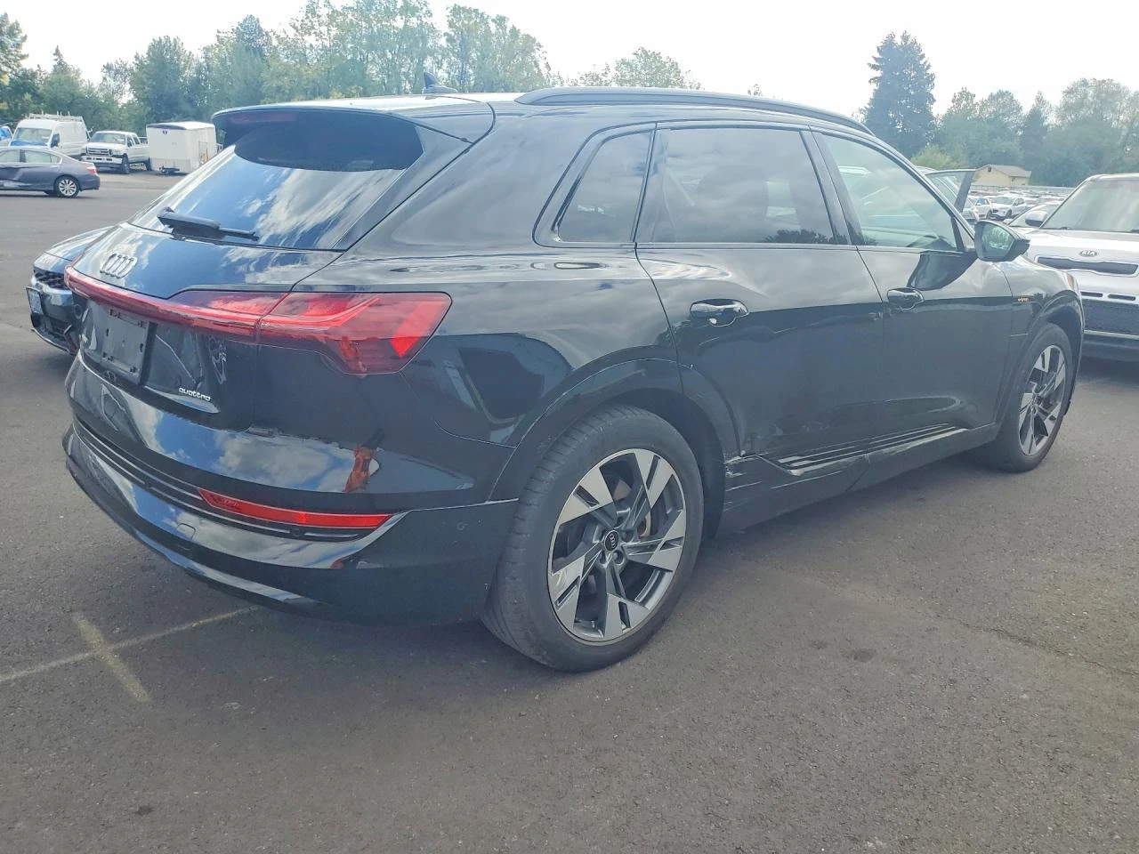 Audi E-Tron Premium, снимка 3 - Автомобили и джипове - 56364833