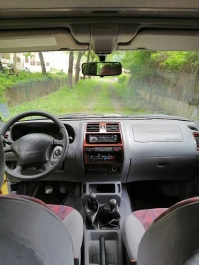 Nissan Terrano 2.4 АГУ, снимка 10