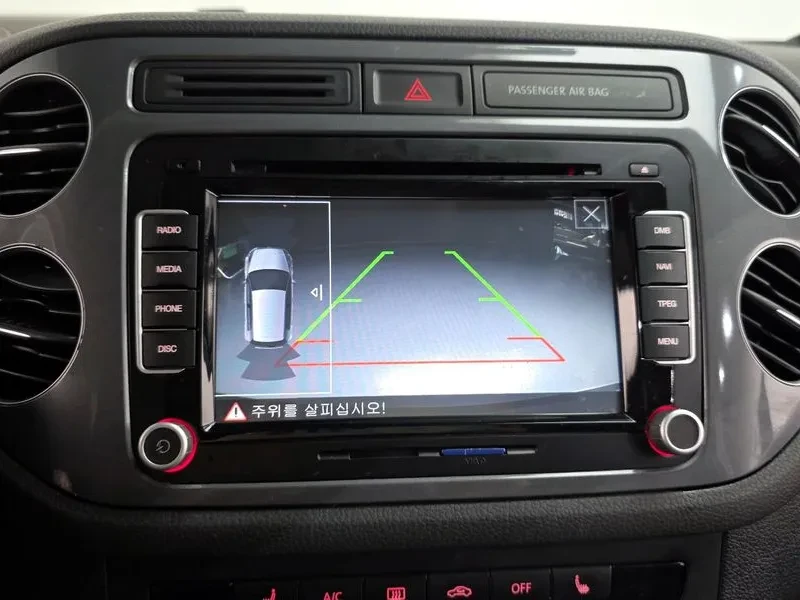 VW Tiguan 2.0 TDI, снимка 17 - Автомобили и джипове - 54302779