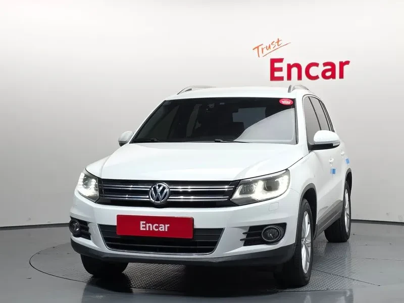 VW Tiguan 2.0 TDI, снимка 3 - Автомобили и джипове - 54302779