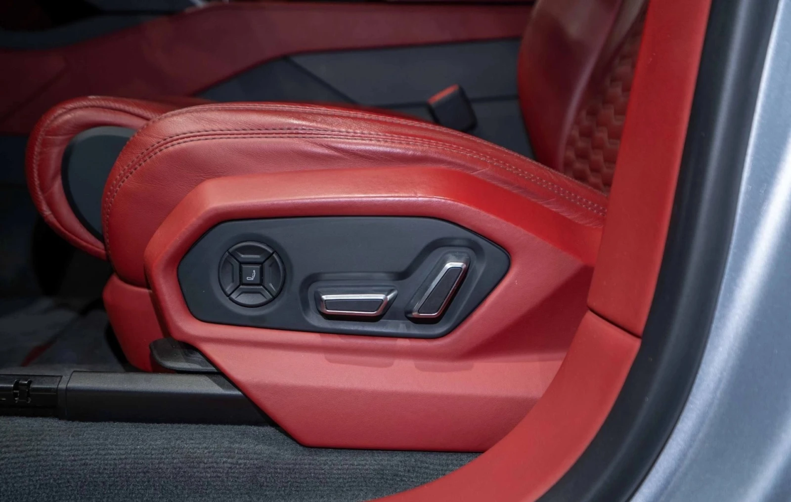 Lamborghini Urus, снимка 11 - Автомобили и джипове - 54719094