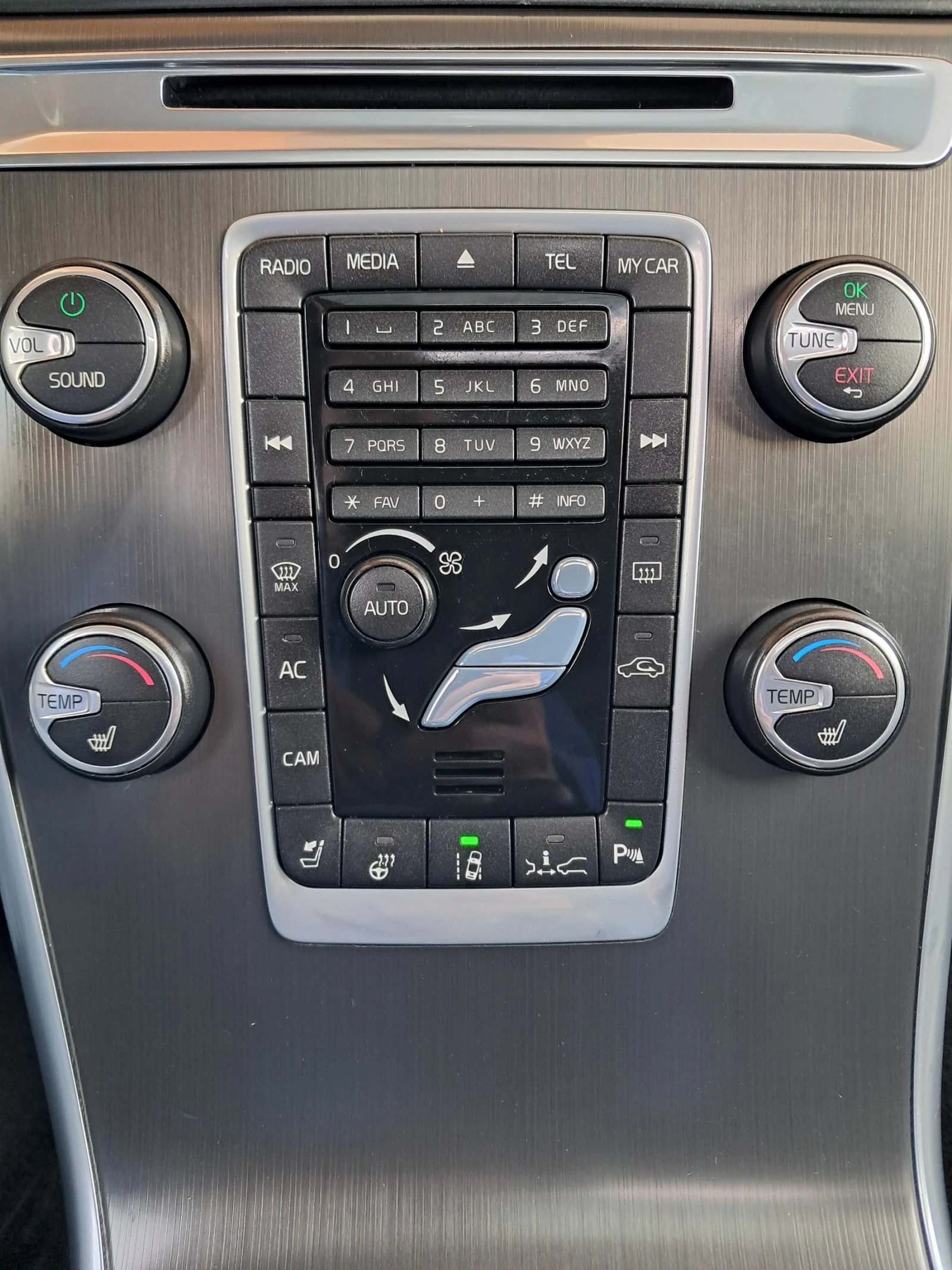 Volvo XC60 3.0 Т6 AWD  , снимка 14 - Автомобили и джипове - 54877319