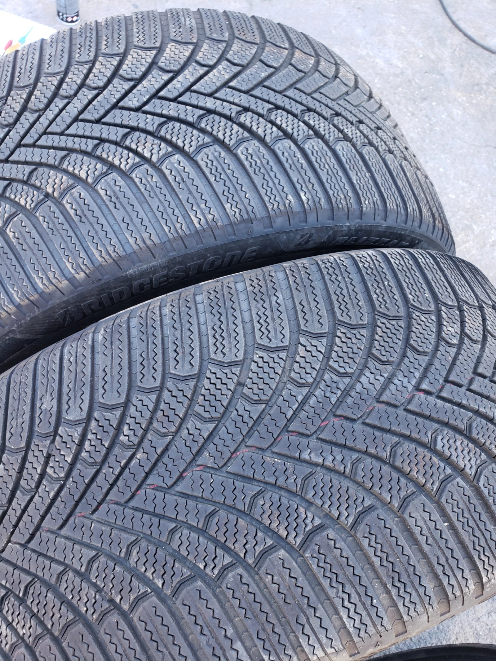 Гуми Зимни 285/40R22, снимка 3 - Гуми и джанти - 55958580