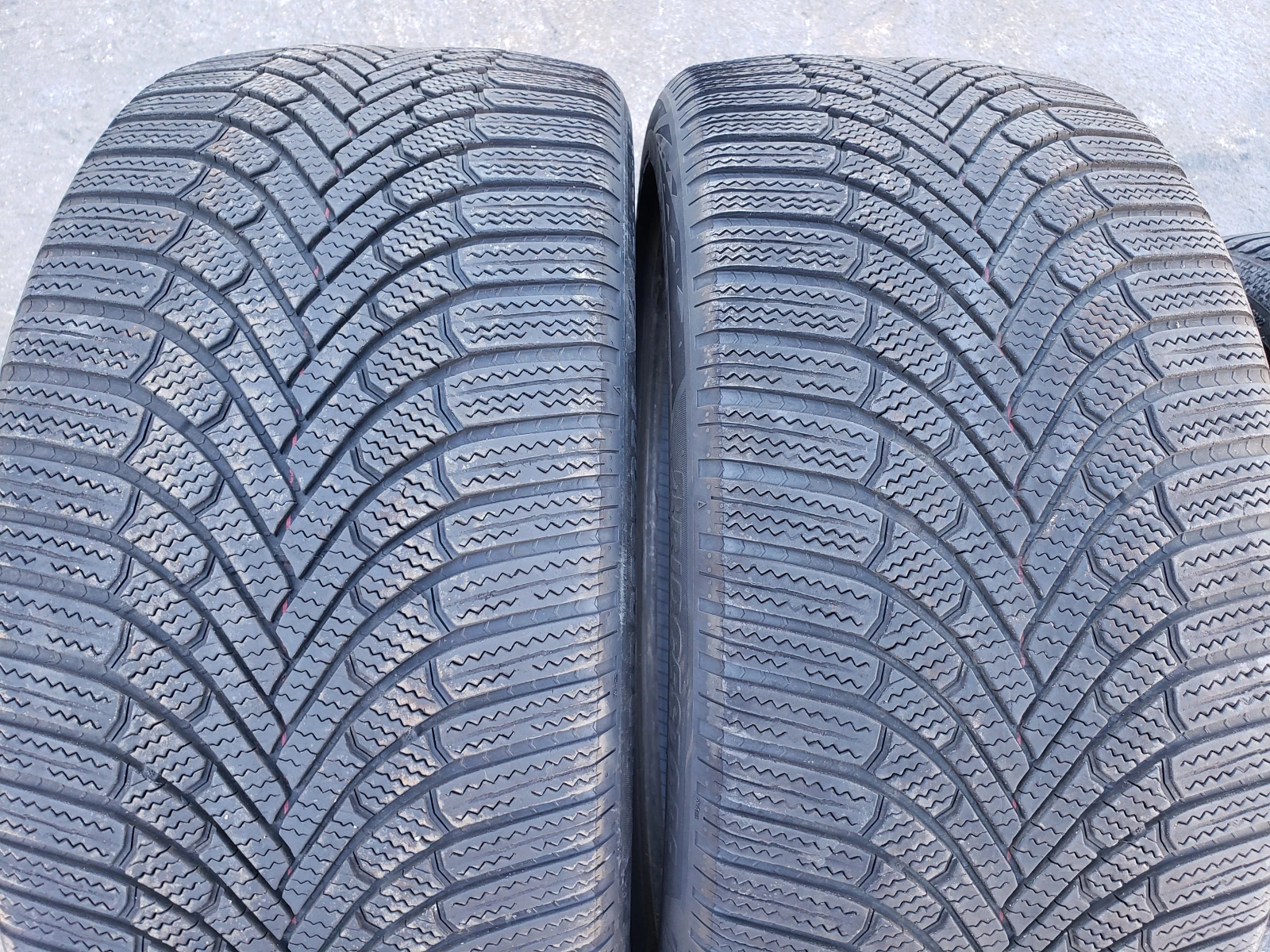 Гуми Зимни 285/40R22, снимка 2 - Гуми и джанти - 55958580