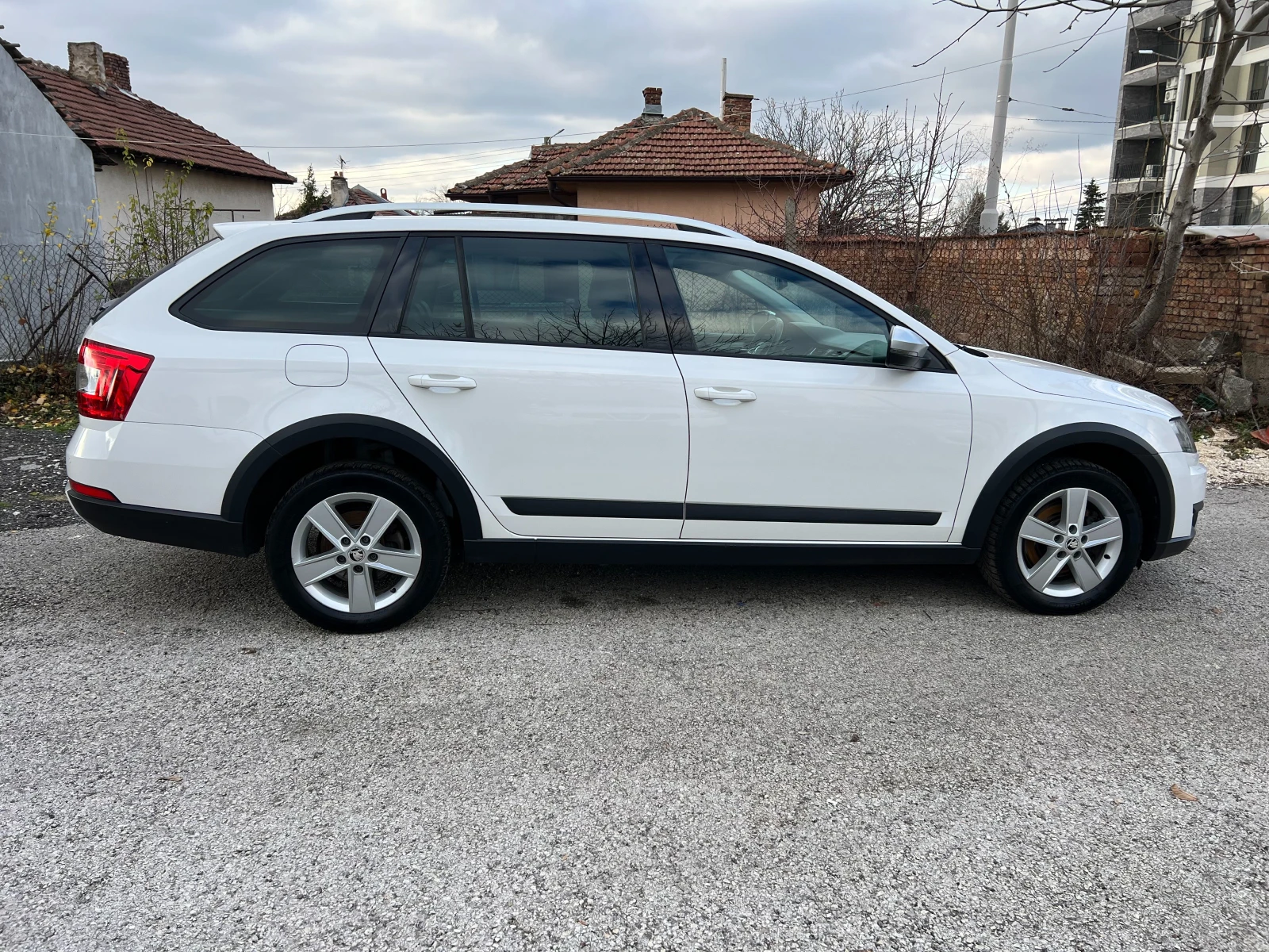 Skoda Octavia Scout 2.0 4x4 - изображение 6