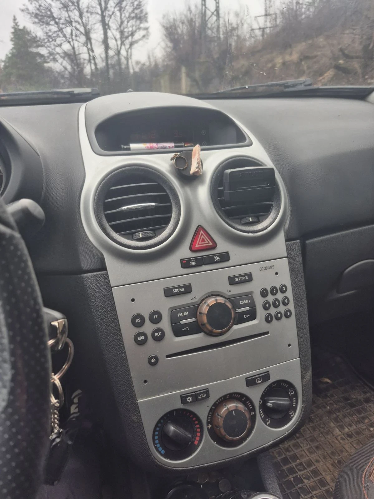 Opel Corsa 1.4 - изображение 7