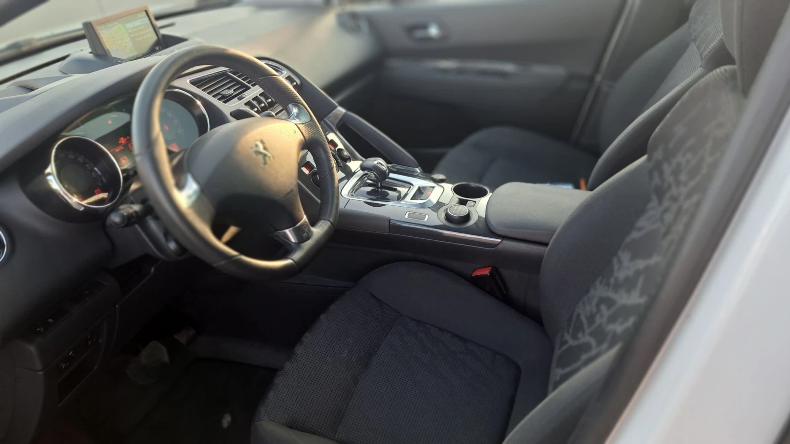 Peugeot 3008 2.0-HYBRID-DIESEL 4Х4, снимка 12 - Автомобили и джипове - 53928246