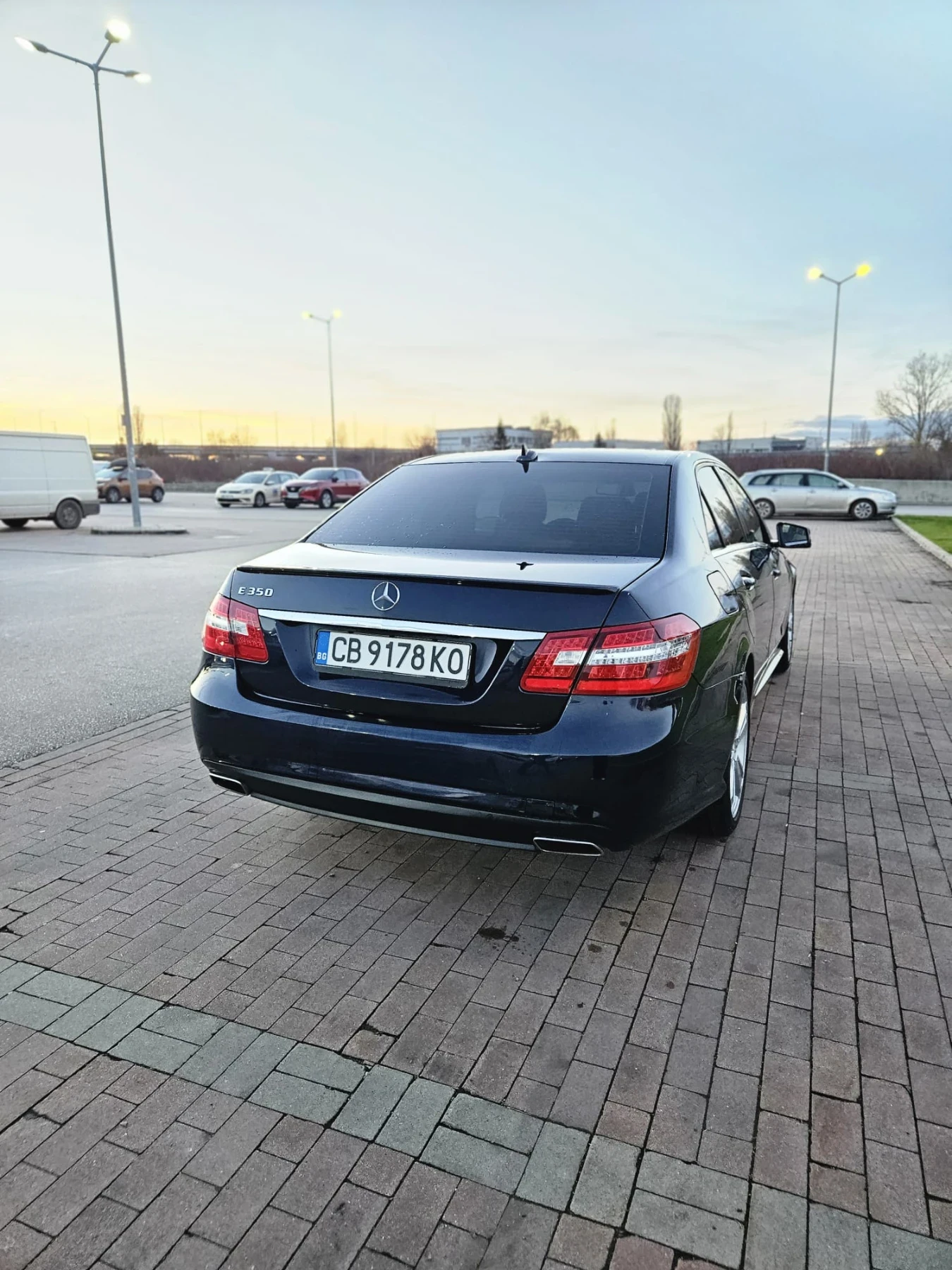 Mercedes-Benz E 350 AMG Пакет, снимка 4 - Автомобили и джипове - 54681196