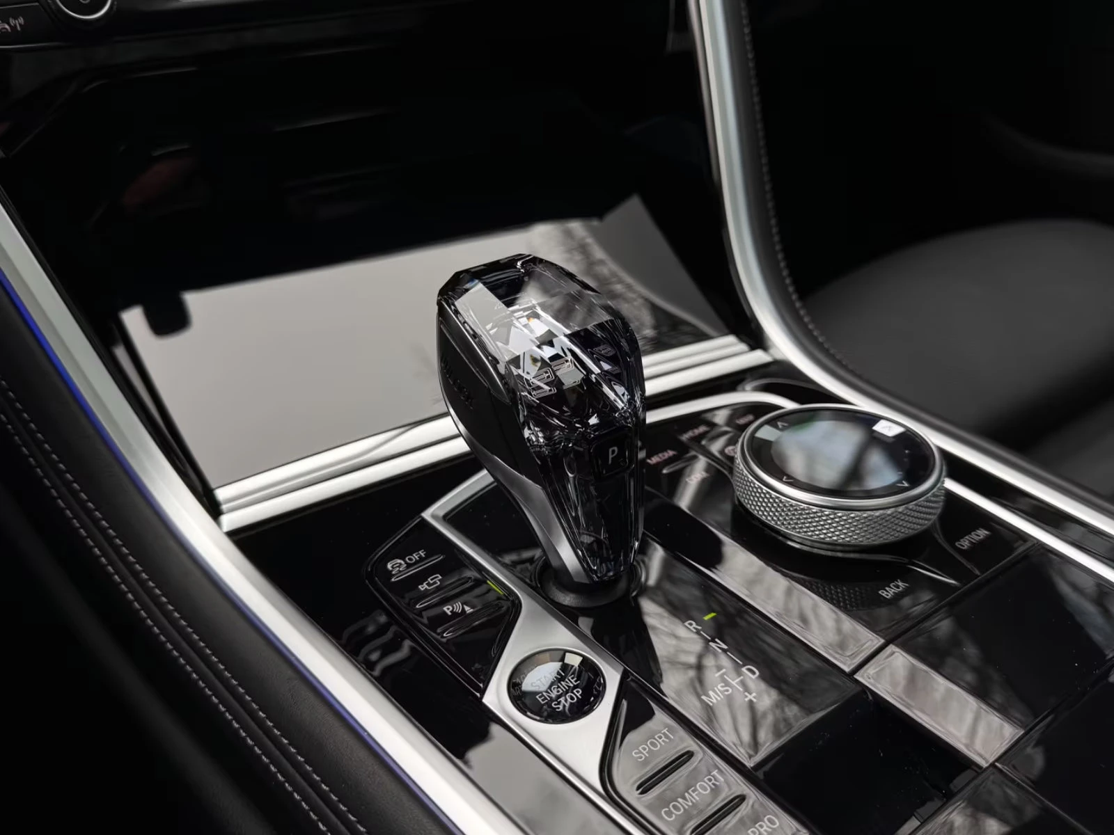 BMW 840 d/xDRIVE/GRANDCOUPE/HUD/PANO/360/LASER/ACC/468z, снимка 16 - Автомобили и джипове - 54823450