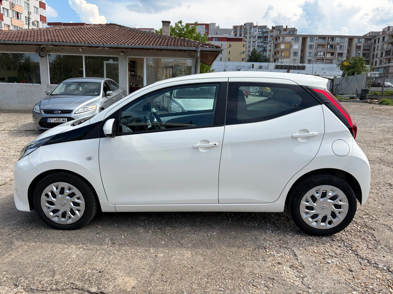 Toyota Aygo 1.0 VVT-i 35200km, снимка 4 - Автомобили и джипове - 54869863