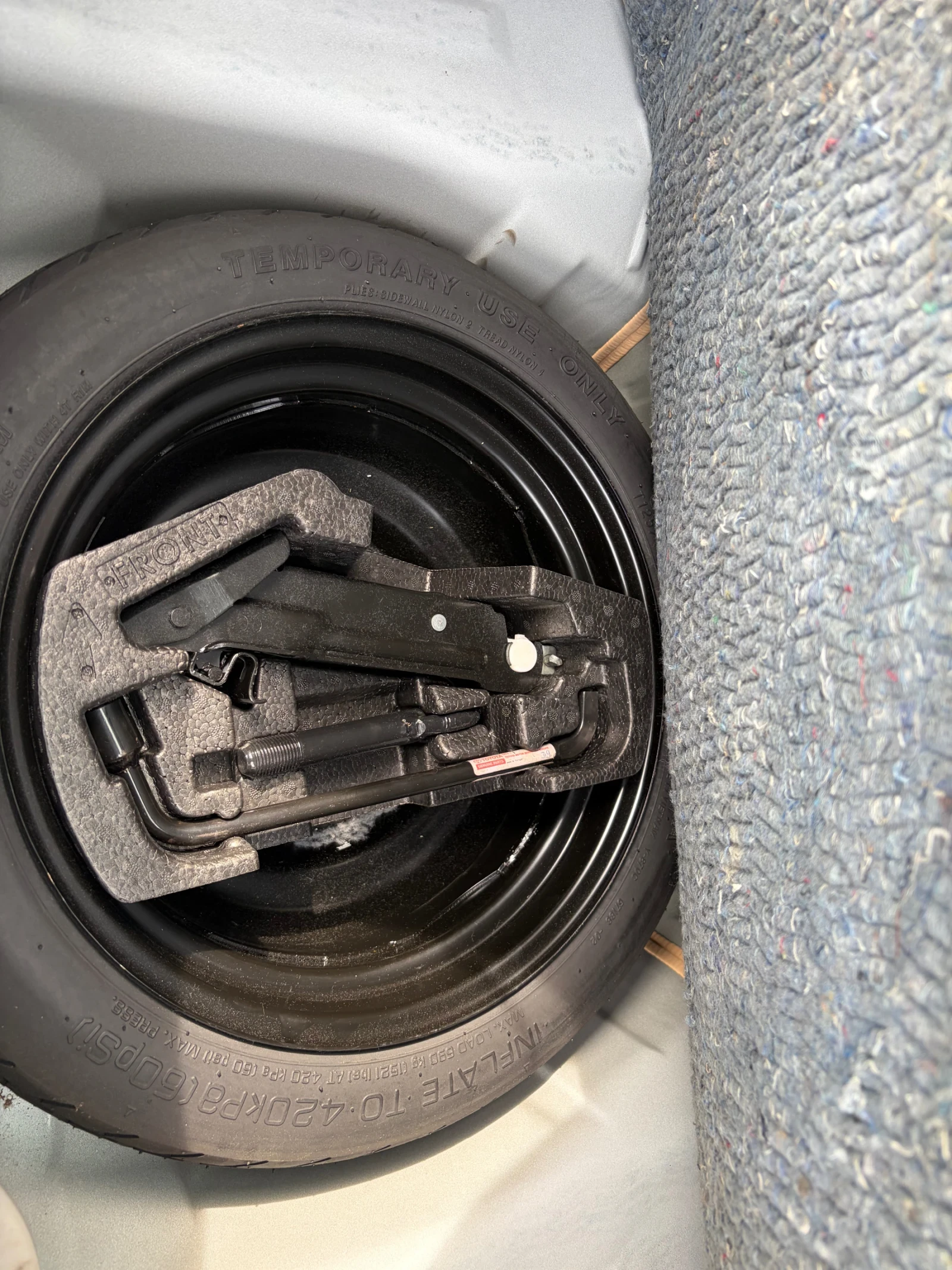 Toyota Aygo 1.0 VVT-i 35200km, снимка 15 - Автомобили и джипове - 54869863