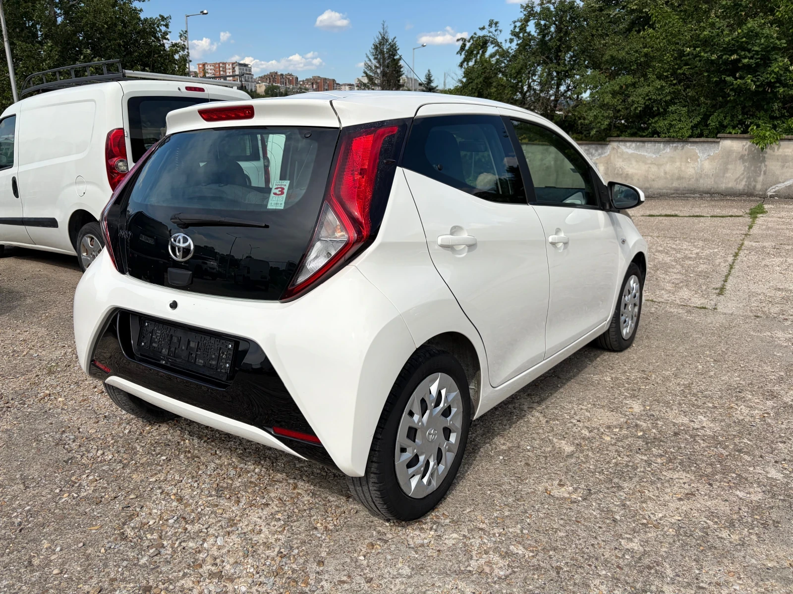 Toyota Aygo 1.0 VVT-i 35200km, снимка 7 - Автомобили и джипове - 54869863