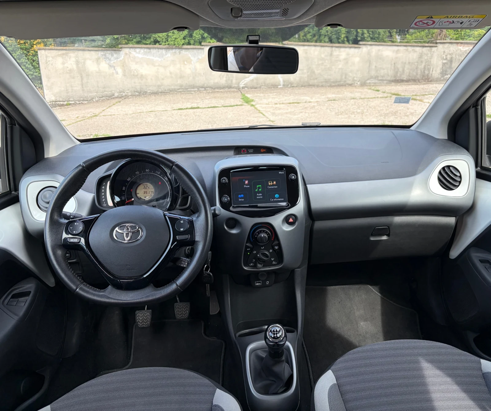 Toyota Aygo 1.0 VVT-i 35200km, снимка 11 - Автомобили и джипове - 54869863