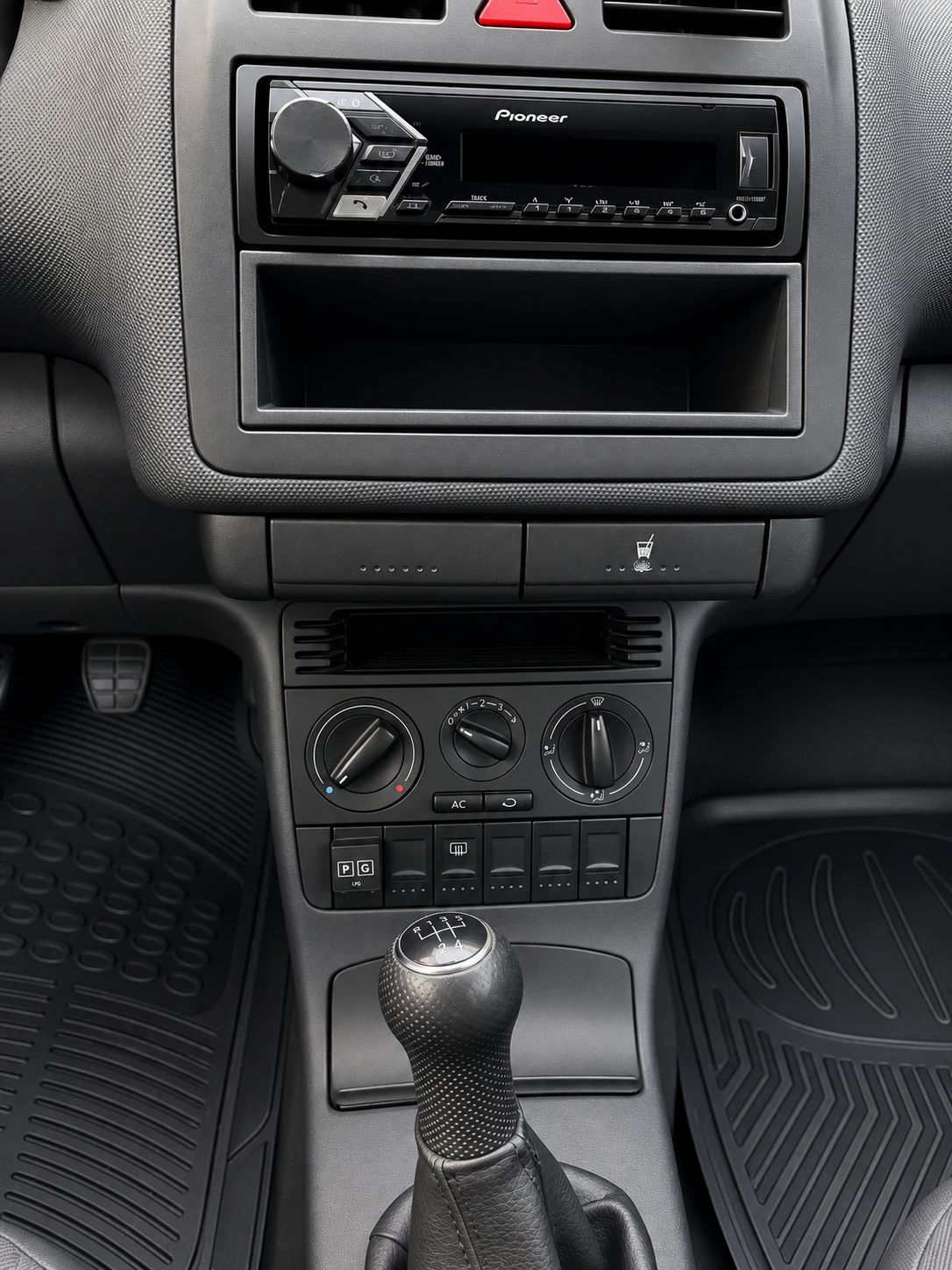 VW Polo, снимка 12 - Автомобили и джипове - 55002274