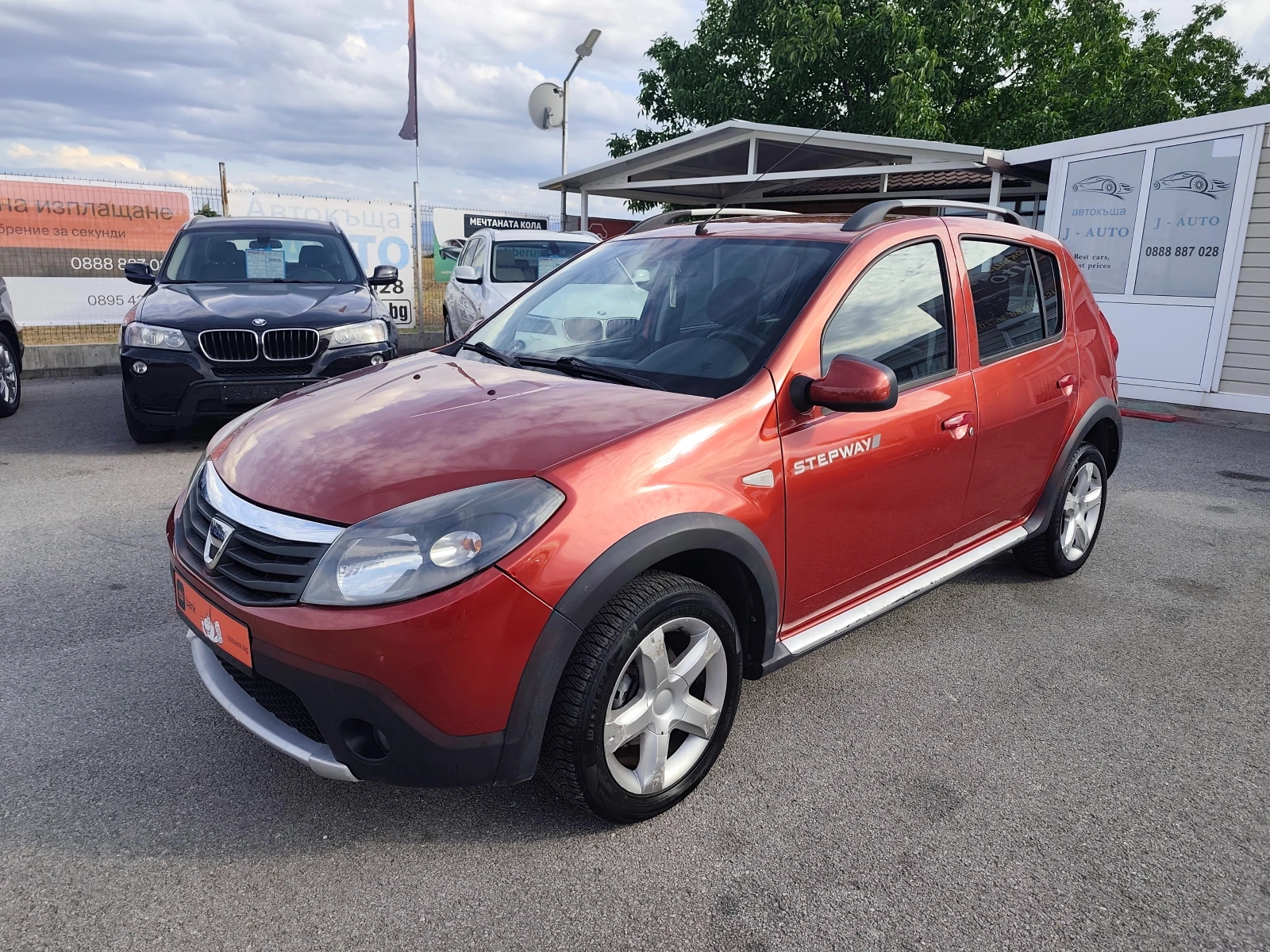 Dacia Sandero 1.6i STEPWEY ФАБРИЧНА ГАЗ, снимка 7 - Автомобили и джипове - 55225497