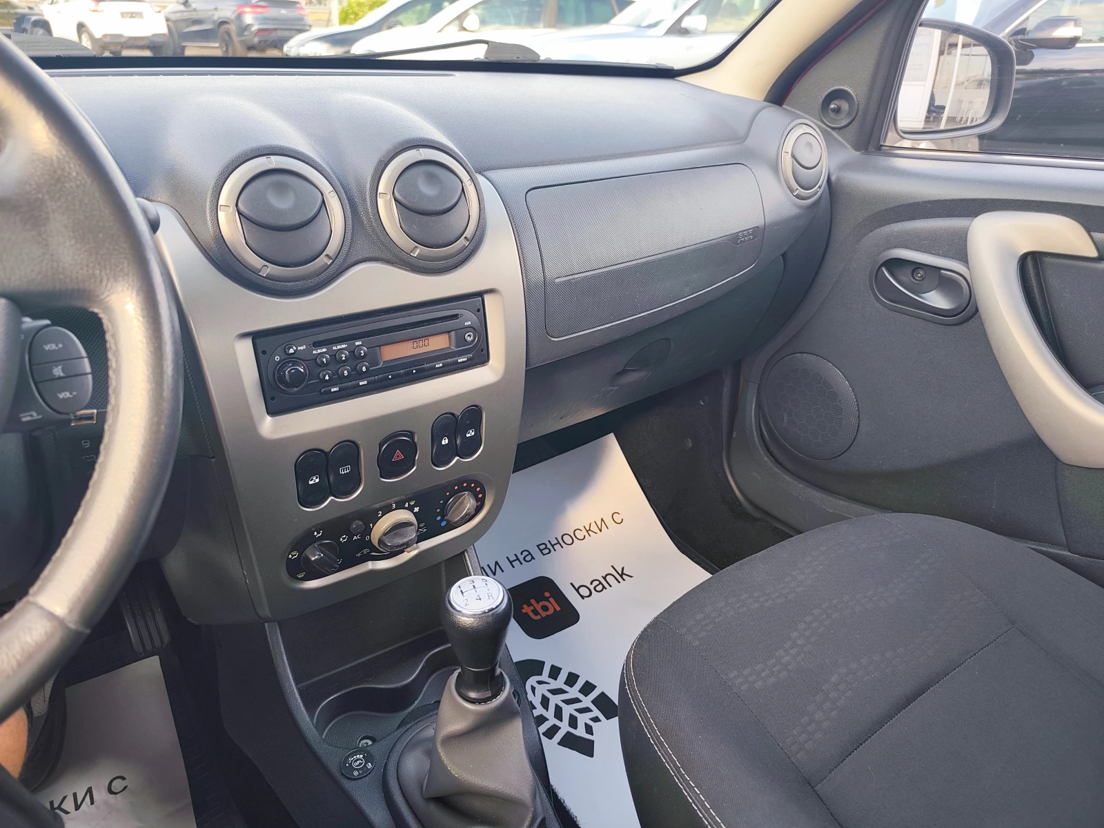 Dacia Sandero 1.6i STEPWEY ФАБРИЧНА ГАЗ, снимка 13 - Автомобили и джипове - 55225497