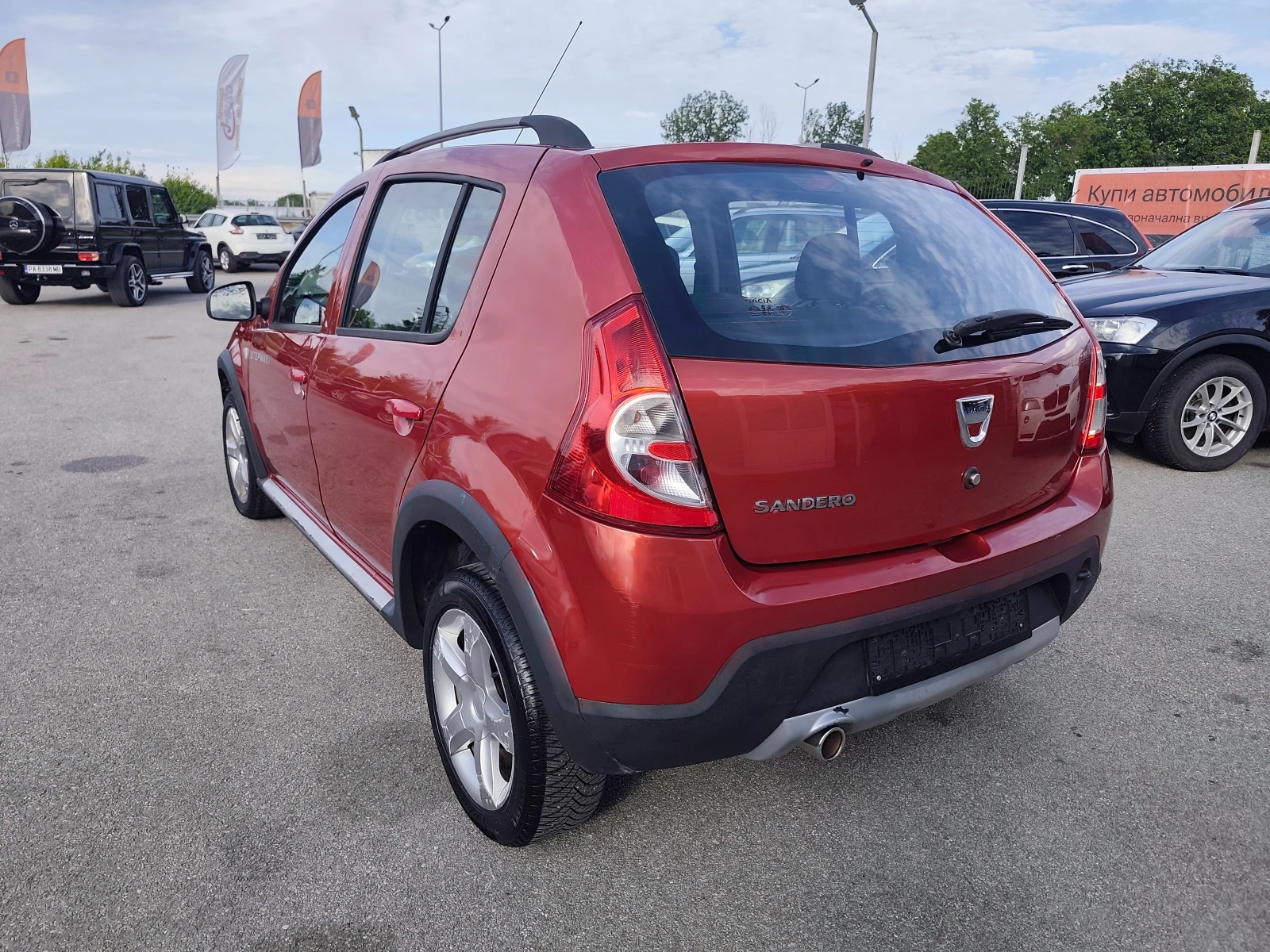 Dacia Sandero 1.6i STEPWEY ФАБРИЧНА ГАЗ, снимка 5 - Автомобили и джипове - 55225497