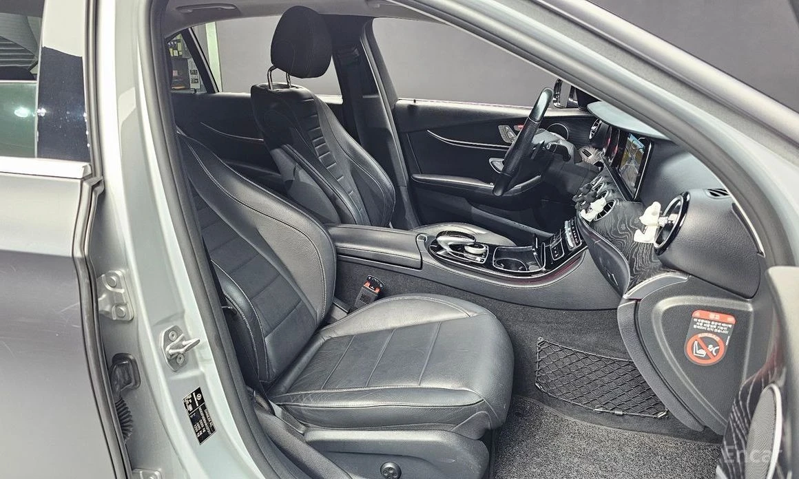Mercedes-Benz E 220, снимка 12 - Автомобили и джипове - 55510195