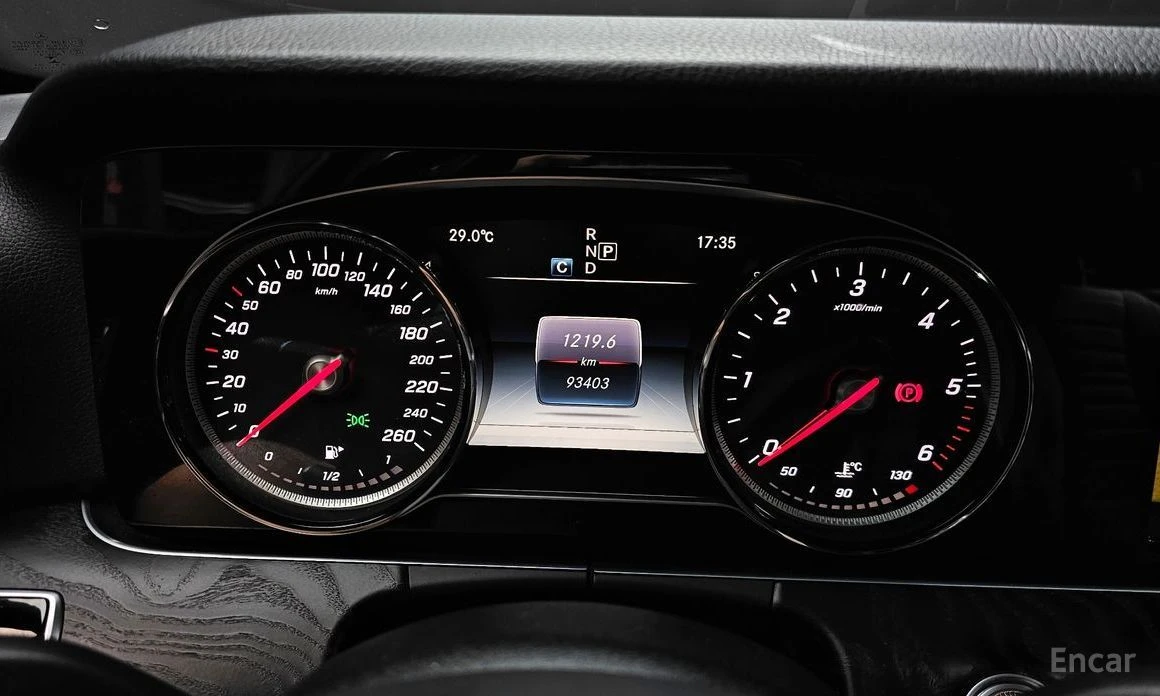 Mercedes-Benz E 220, снимка 8 - Автомобили и джипове - 55510195