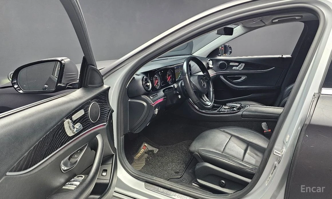 Mercedes-Benz E 220, снимка 10 - Автомобили и джипове - 55510195
