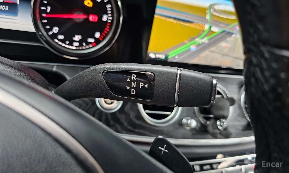 Mercedes-Benz E 220, снимка 9 - Автомобили и джипове - 55510195