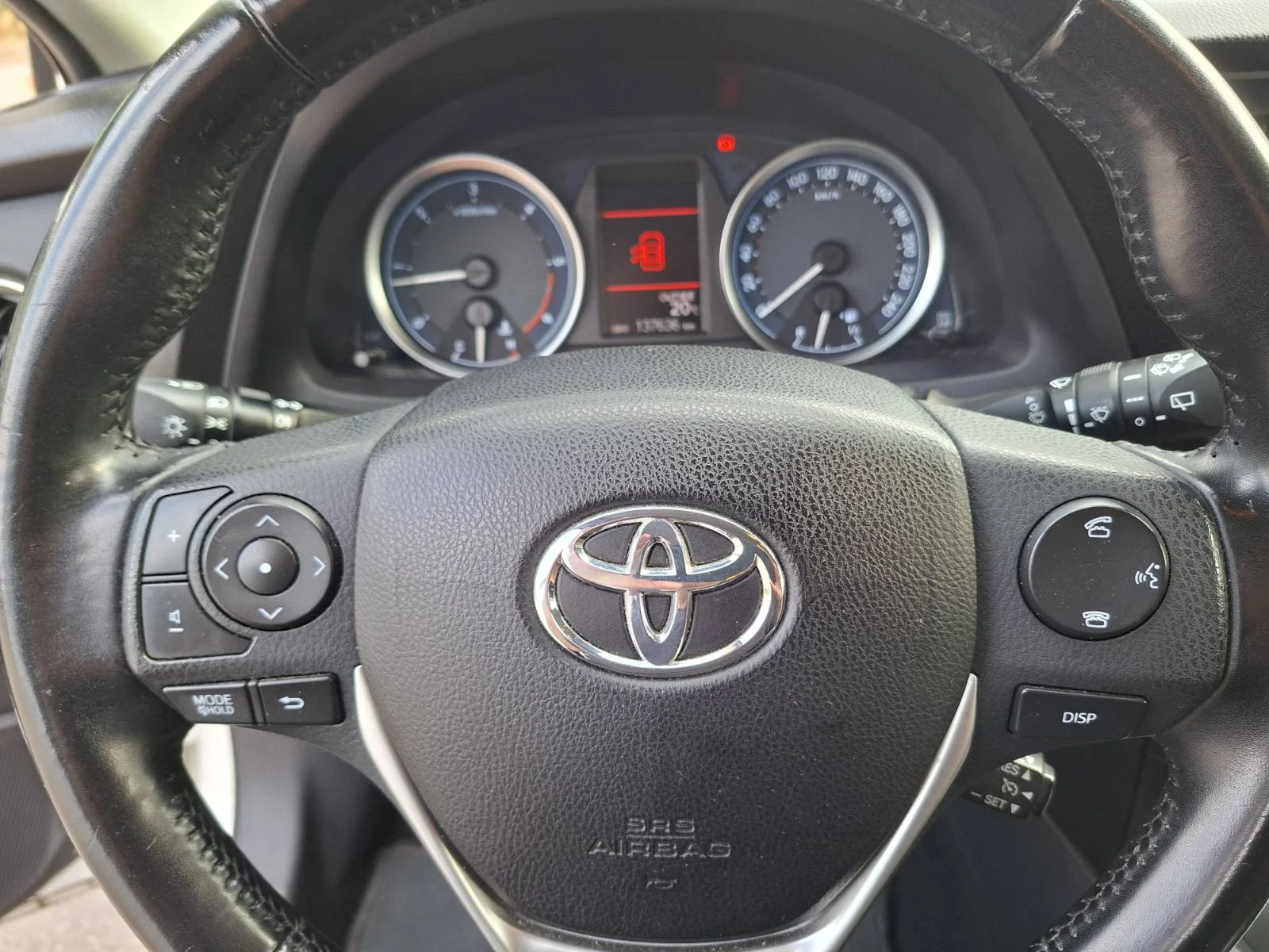Toyota Auris 1.4 D4D, снимка 8 - Автомобили и джипове - 55606953
