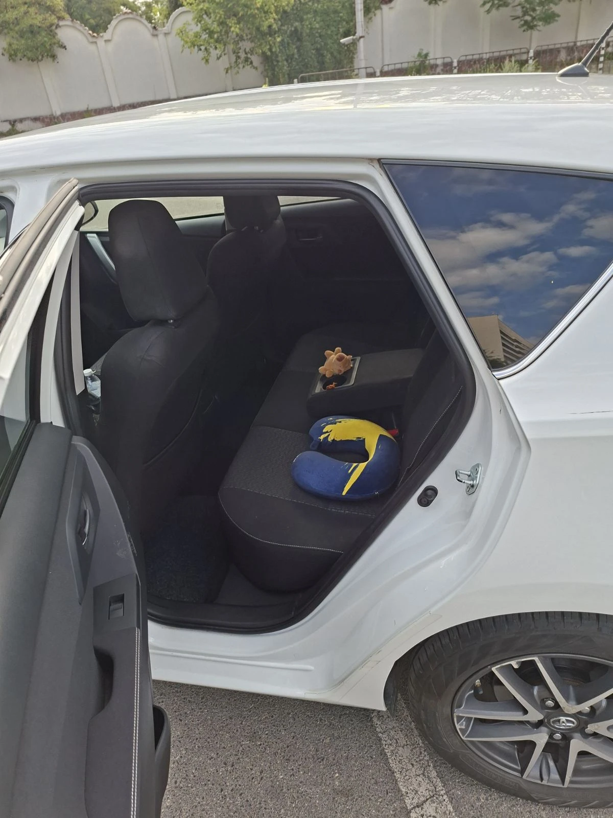 Toyota Auris 1.4 D4D, снимка 10 - Автомобили и джипове - 55606953