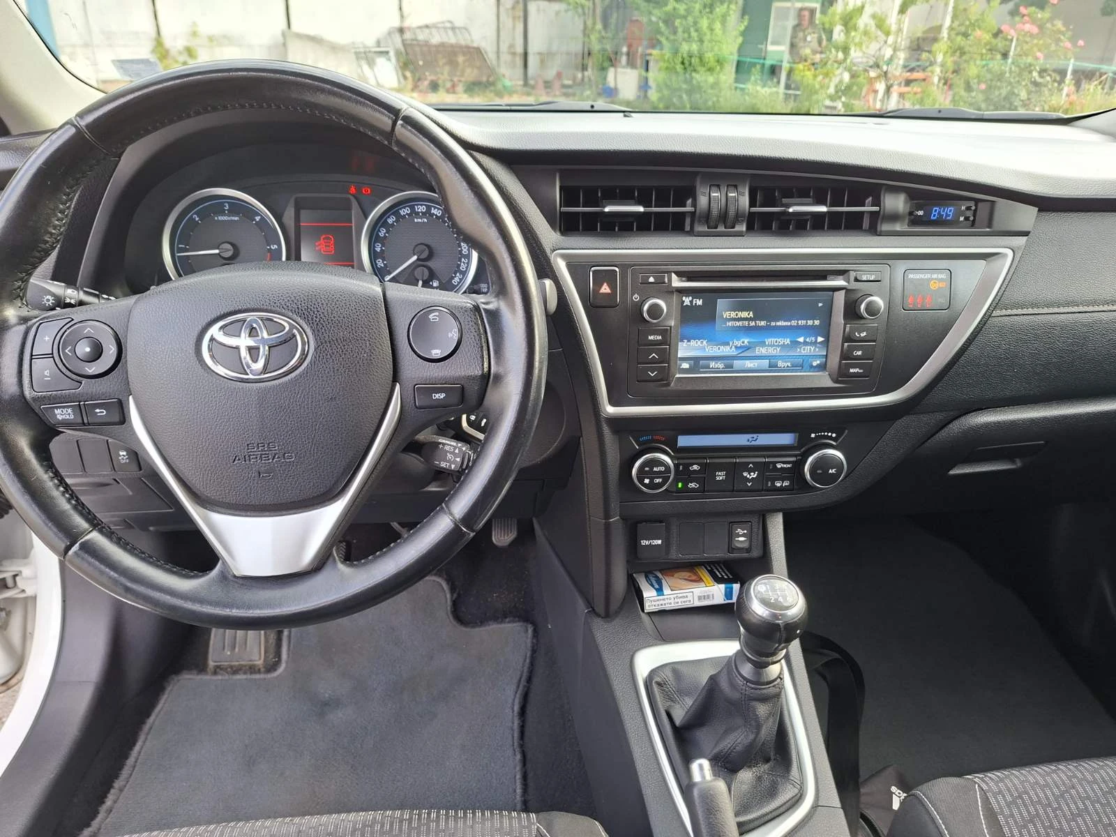 Toyota Auris 1.4 D4D, снимка 9 - Автомобили и джипове - 55606953
