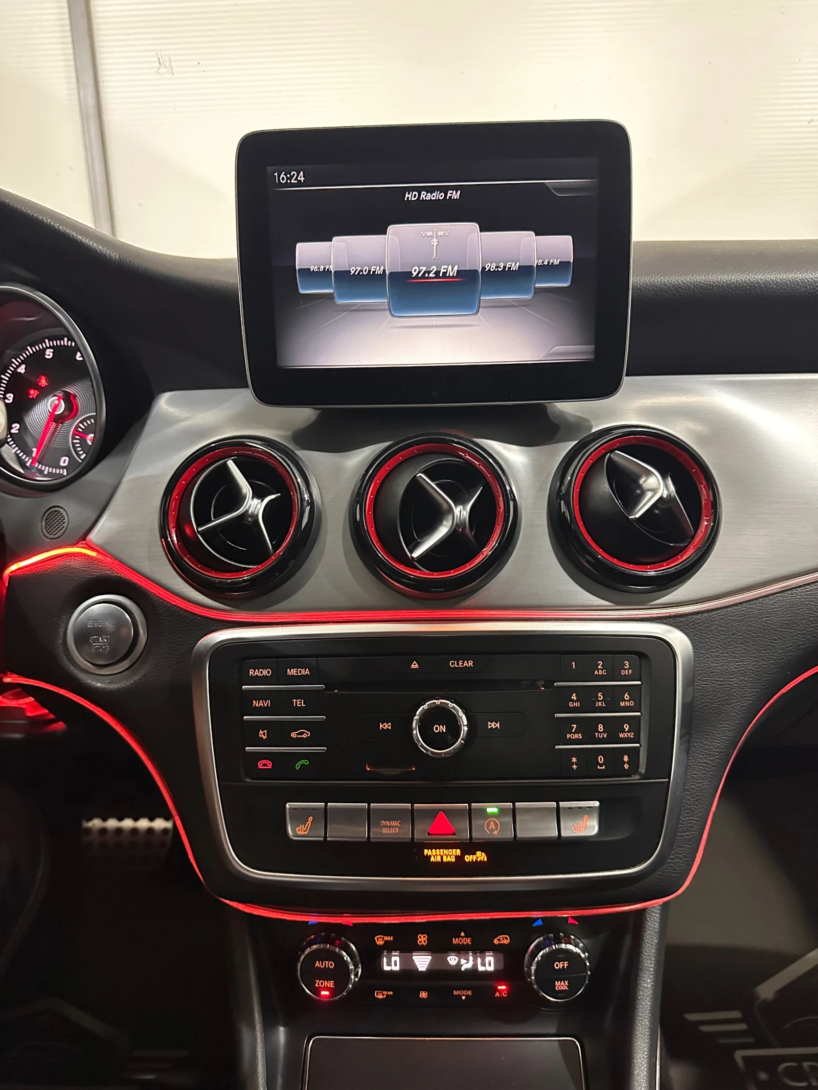 Mercedes-Benz CLA 250, снимка 11 - Автомобили и джипове - 55640892