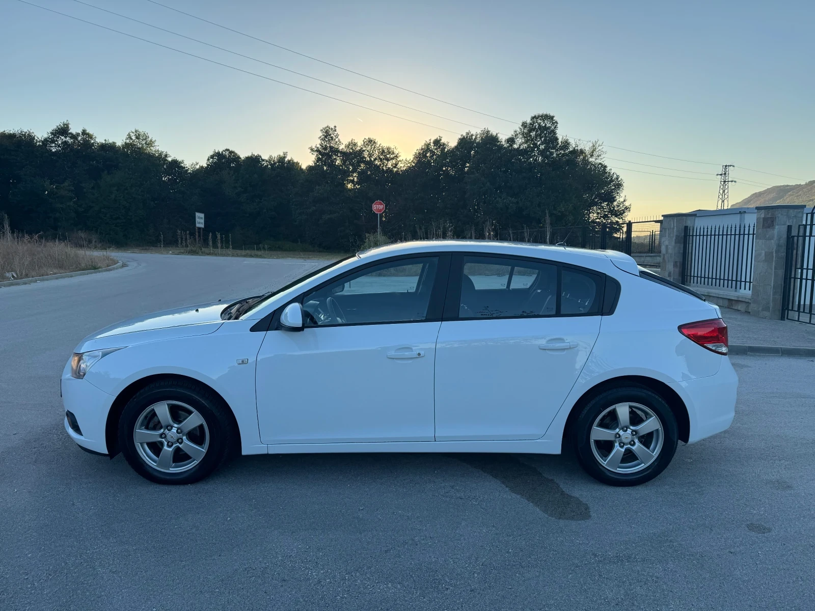 Chevrolet Cruze 1.8i 141k.c. Газ/бензин * Климатроник , снимка 2 - Автомобили и джипове - 56039419